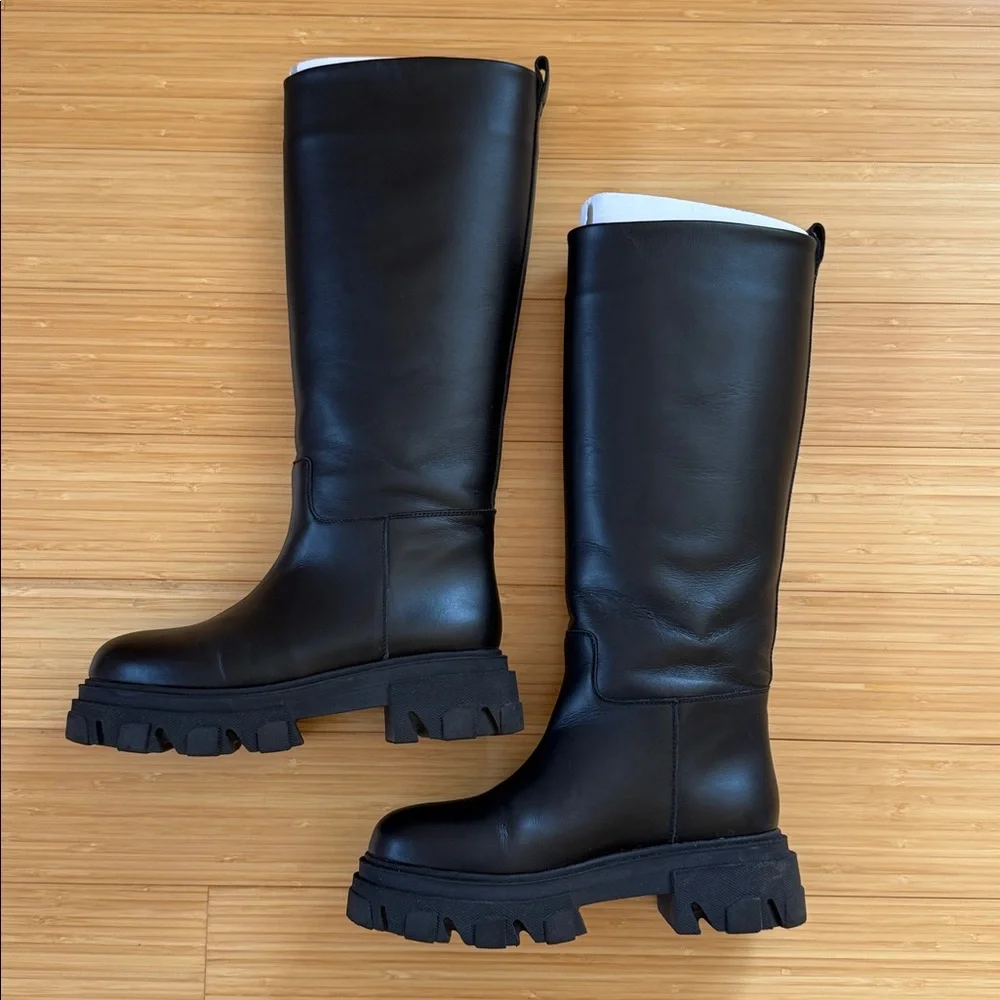 Gia Borghini Perni 07 black leather lug boots in size 37